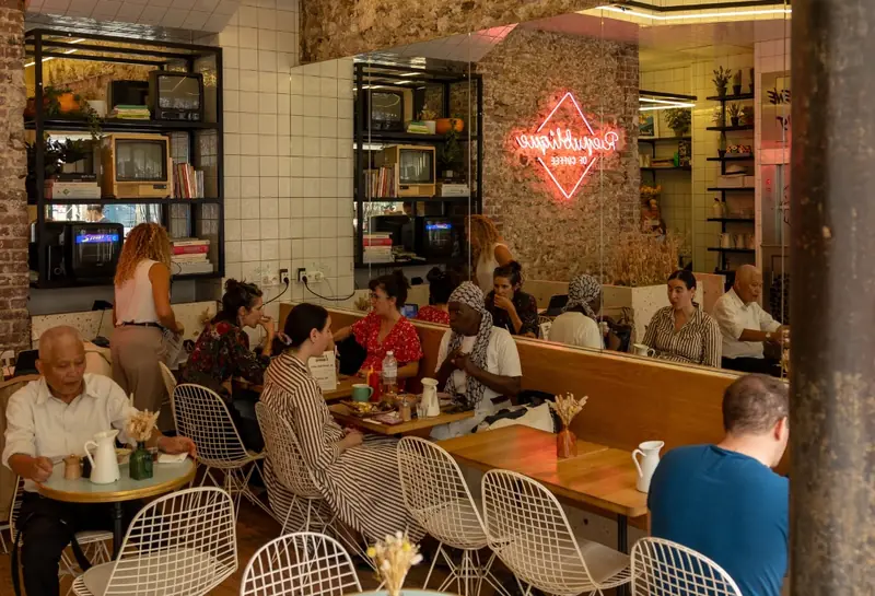 La salle animée à l’heure du brunch